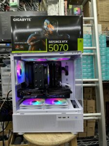 Antec CX200m 黑白配 Ax120塔扇 Gigabyte RTX 5070