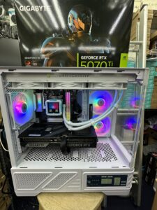 ✨AMD✨9700x GIGABYTE GeForce RTX 5070 Ti WINDFORCE OC ⚪️VK 03M ⚫️黑白配🫧