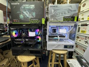 💕情侶👫全⚫️黑+全⚪️白電腦 AMD 9800X3D 💥5070TI VK03M ✨B360 水冷 🫧