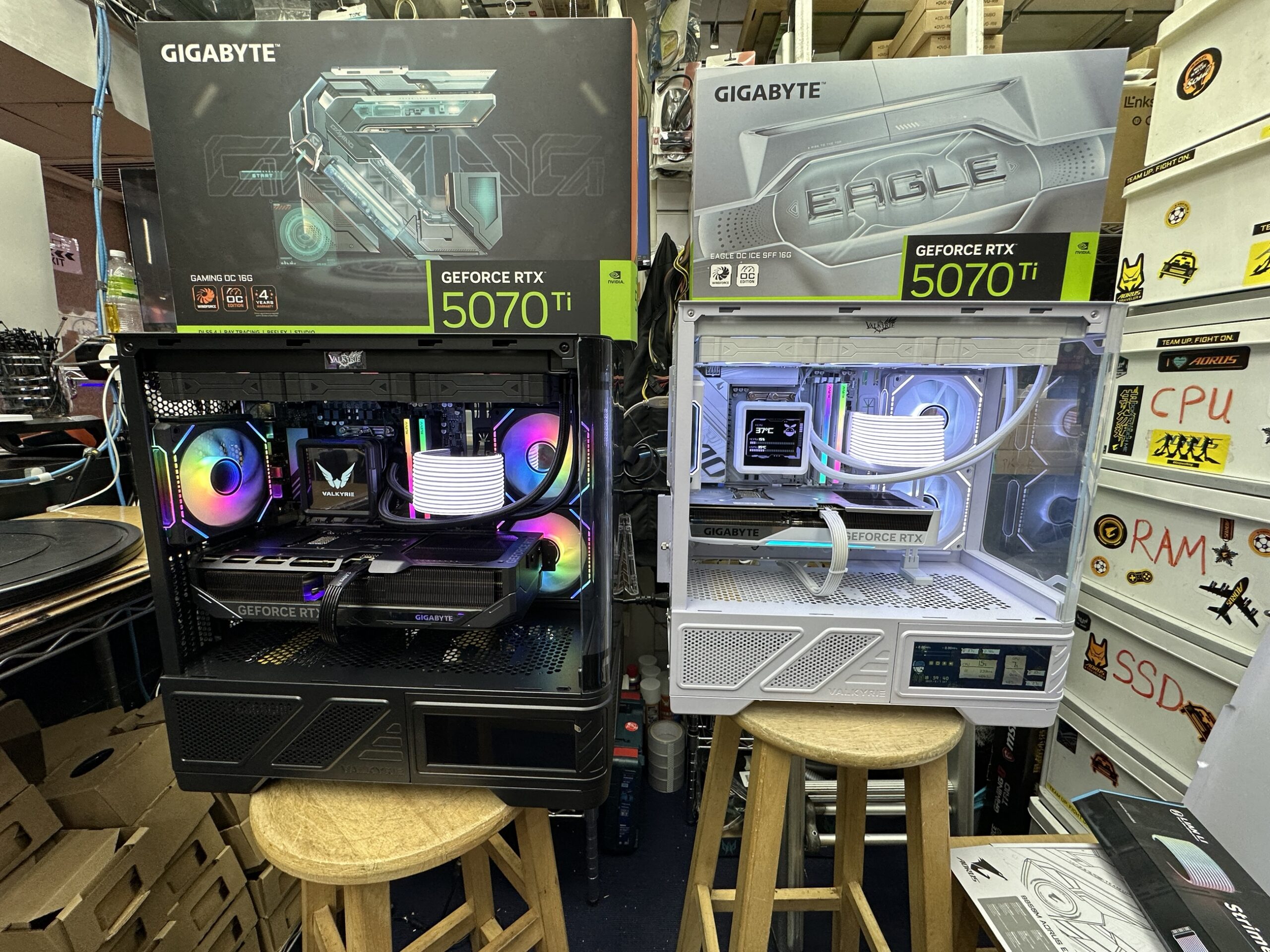 💕情侶👫全⚫️黑+全⚪️白電腦 AMD 9800X3D 💥5070TI VK03M ✨B360 水冷 🫧
