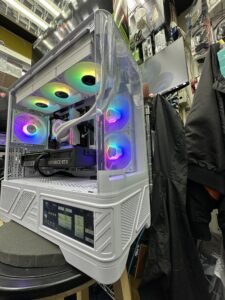 ✨VK03M✨Gigabyte 5070 TI Windforce⚫️黑♠️⚪️白🤍一 孖機￼